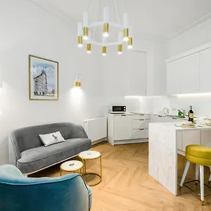 Luxurious Studio Old Town By Renters Poznań